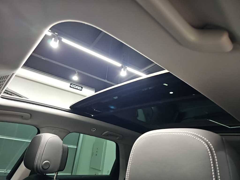 Volkswagen Touareg — photo 15