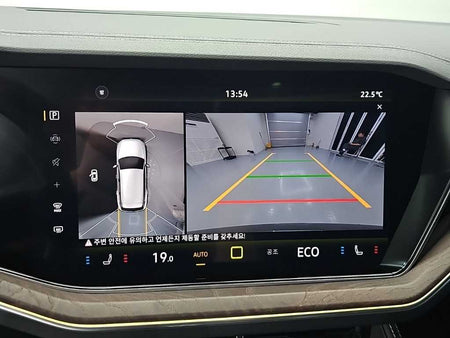 Volkswagen Touareg — photo 17