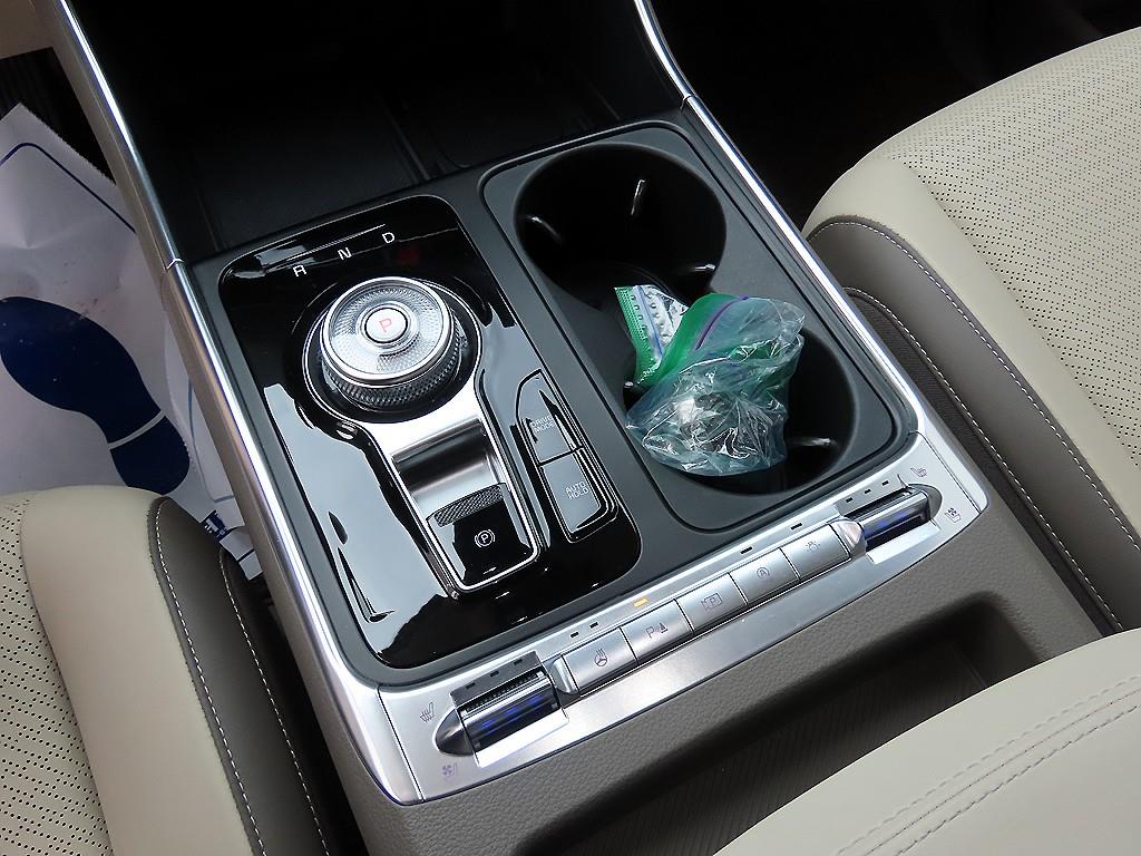 Kia Carnival — photo 11