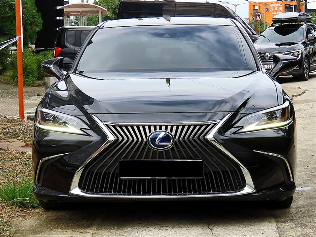 Lexus ES — photo 01