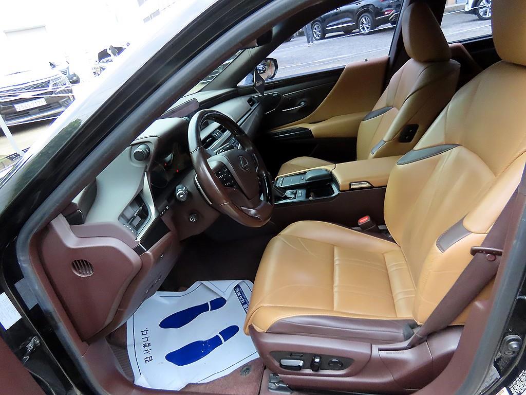 Lexus ES — photo 05