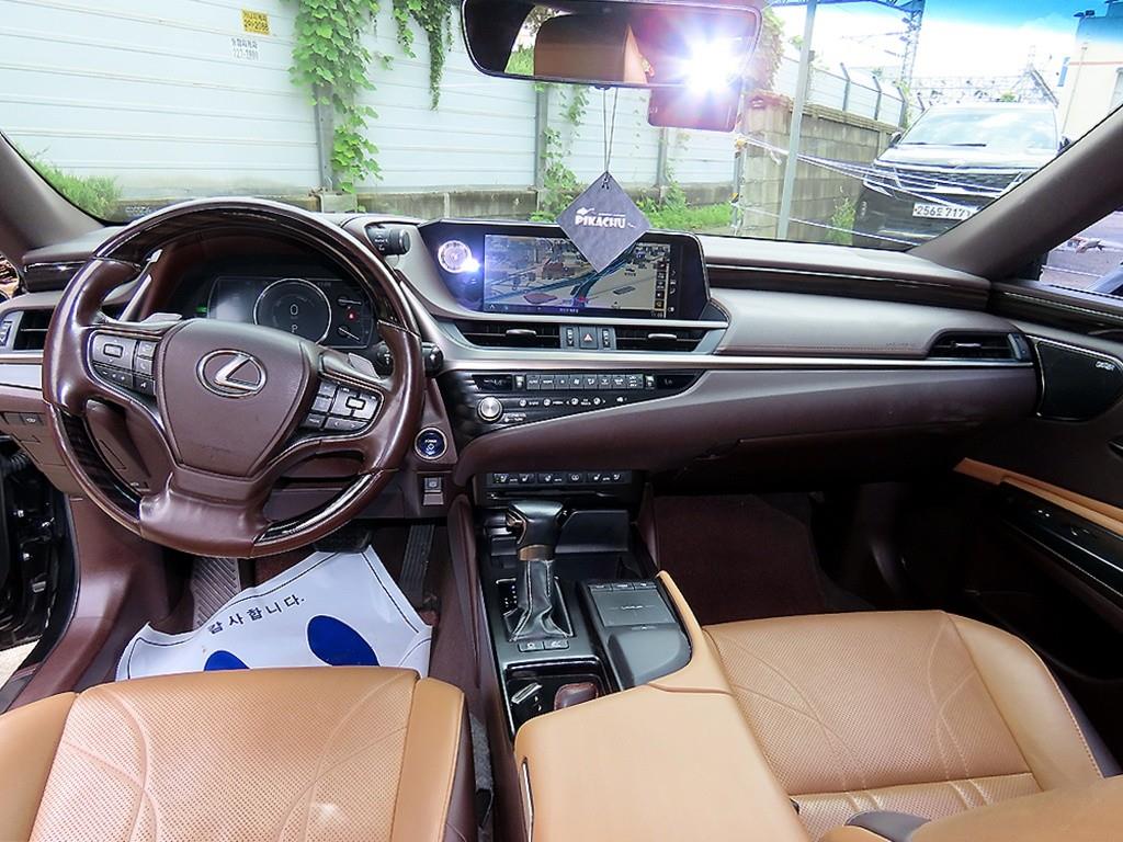 Lexus ES — photo 07