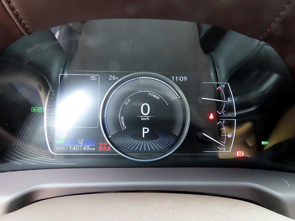 Lexus ES — photo 09