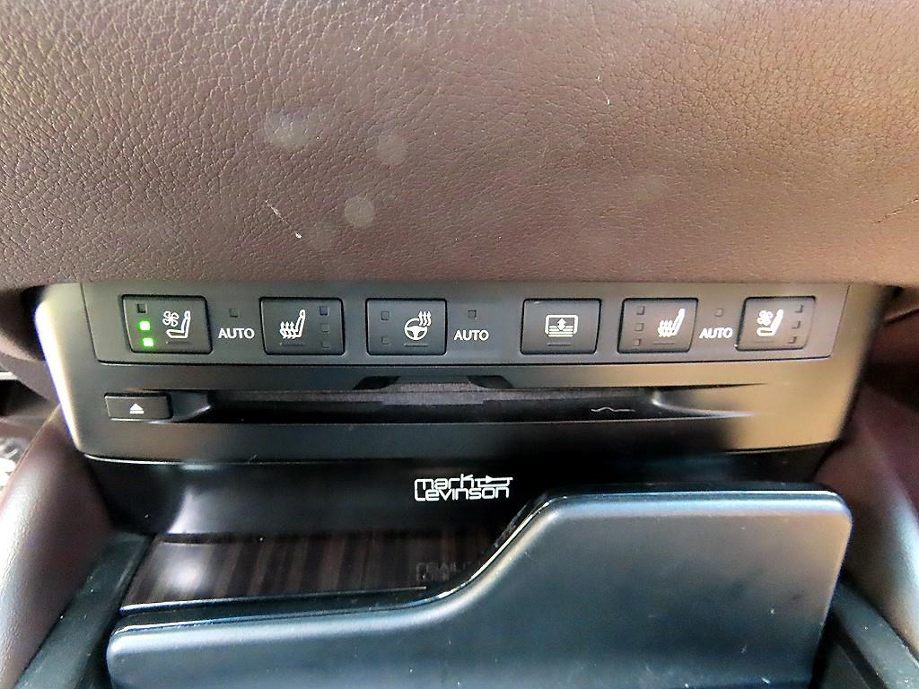 Lexus ES — photo 14