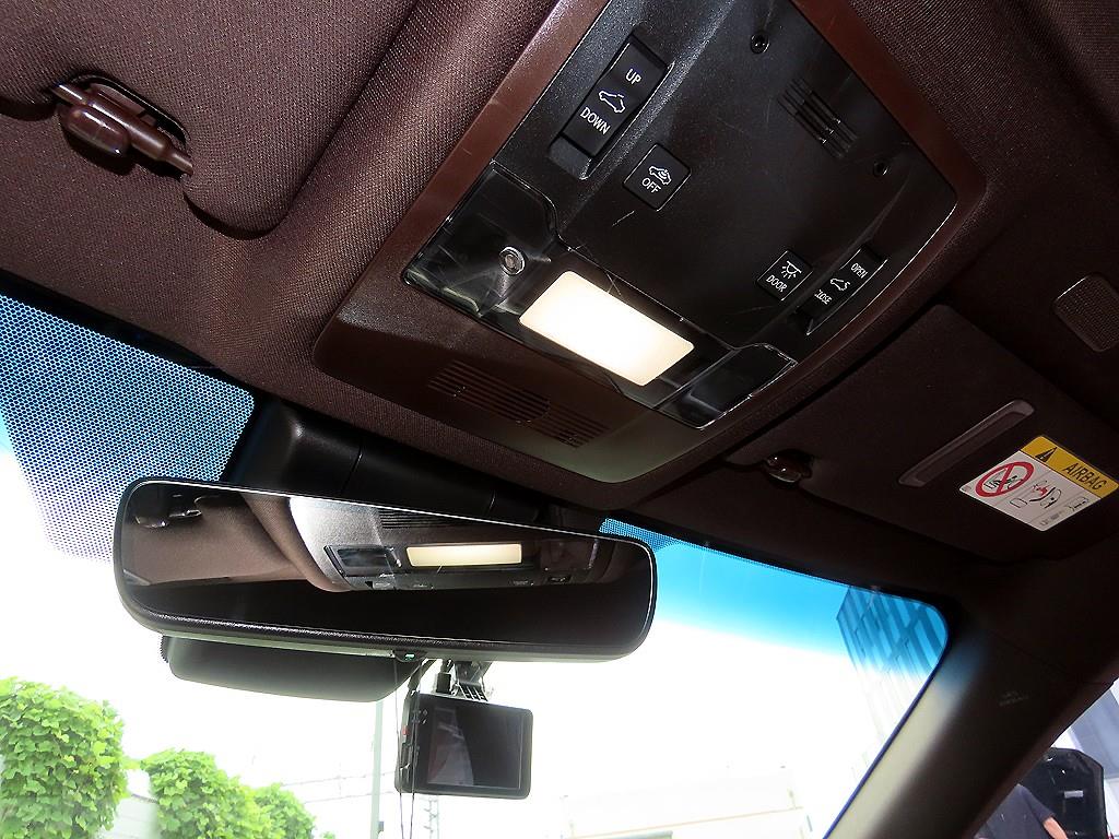Lexus ES — photo 15