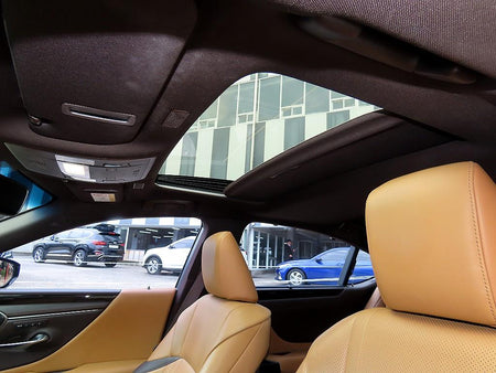 Lexus ES — photo 16