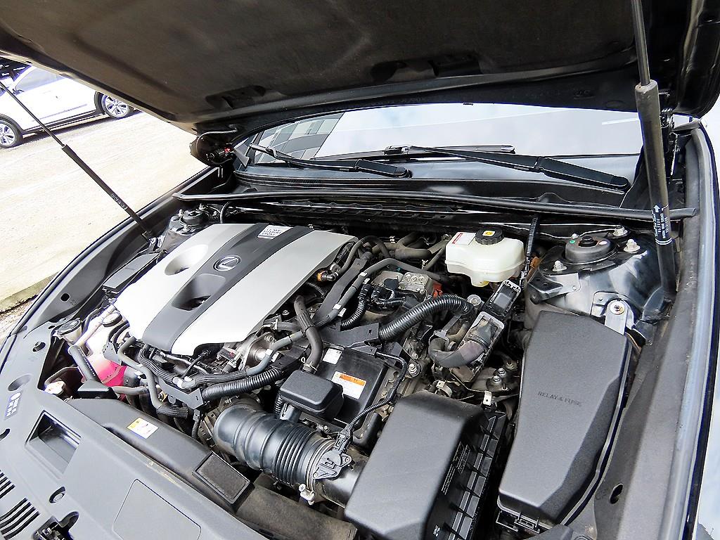 Lexus ES — photo 19
