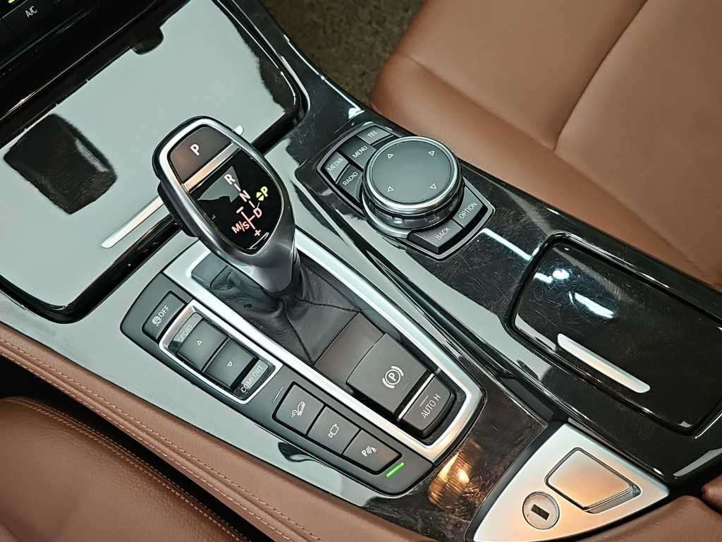 BMW 5-Series — photo 08