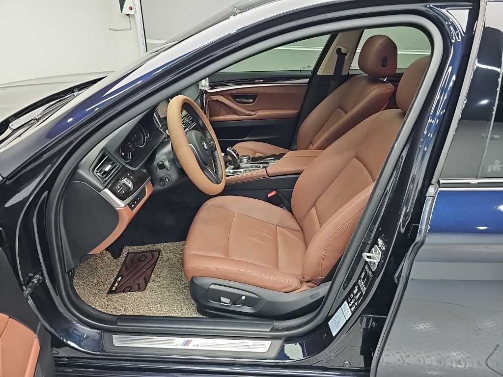 BMW 5-Series — photo 11