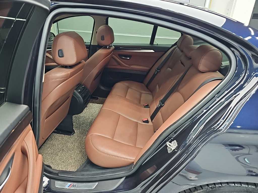BMW 5-Series — photo 12