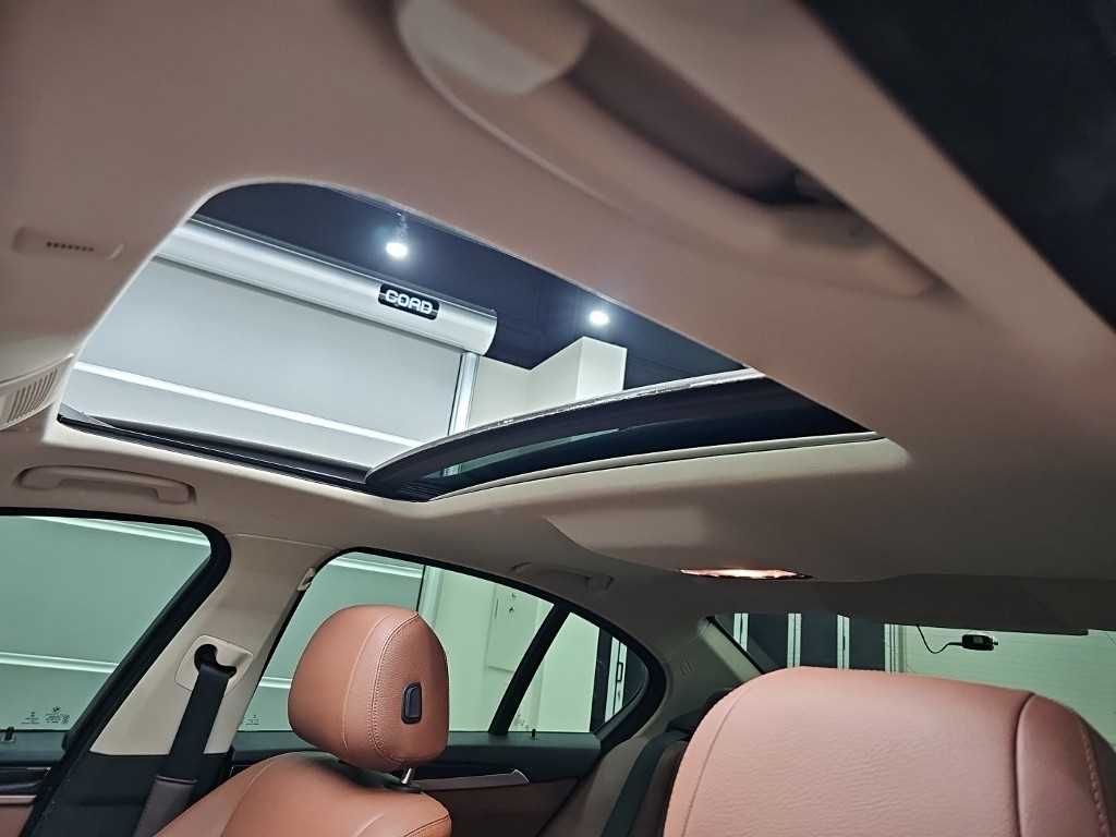 BMW 5-Series — photo 14