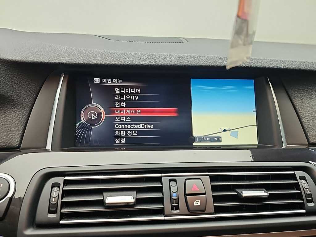 BMW 5-Series — photo 15