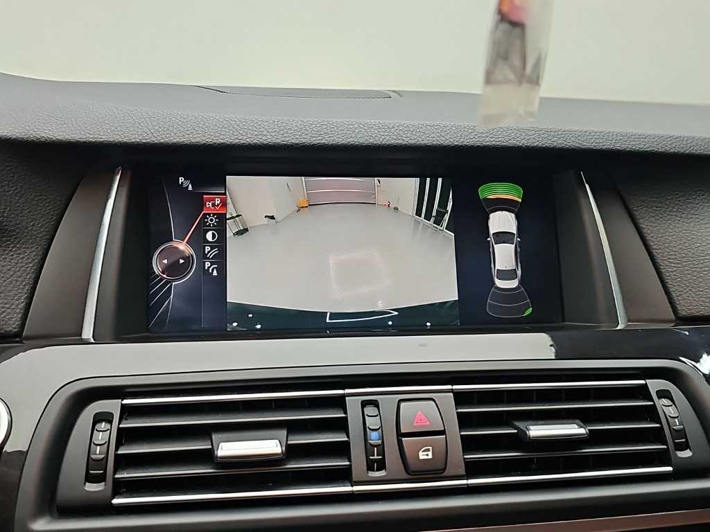 BMW 5-Series — photo 16