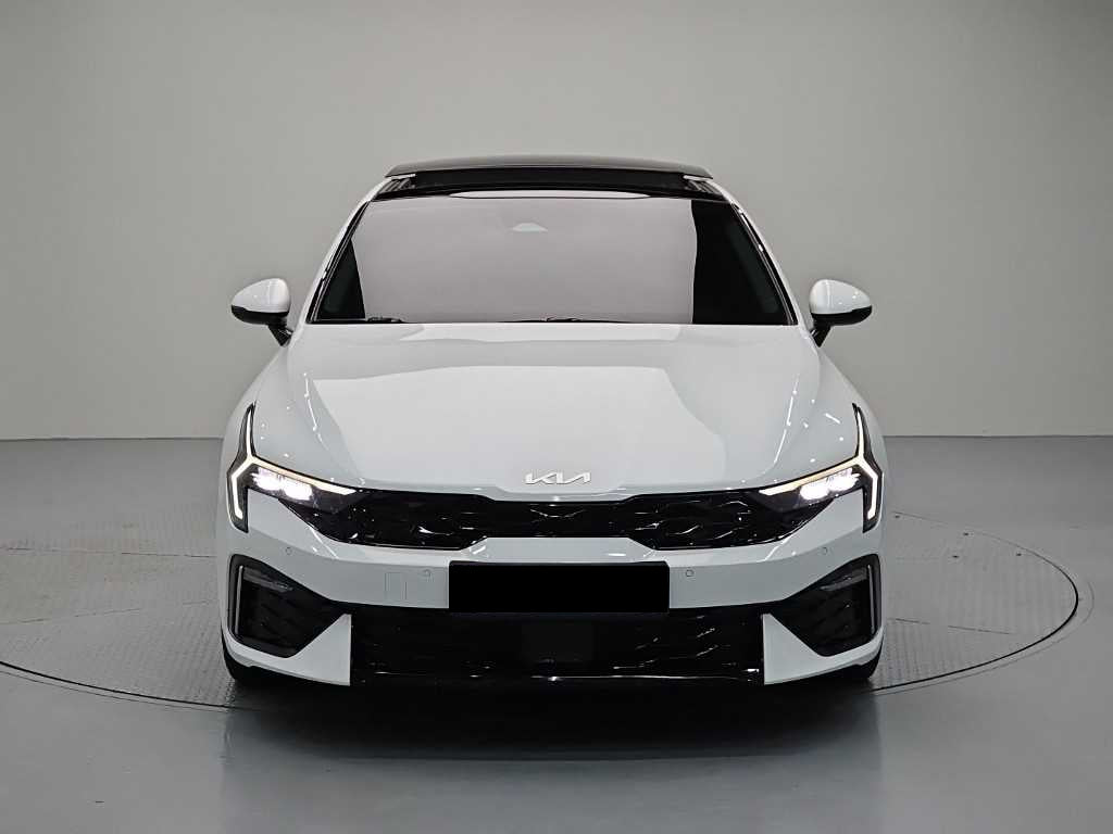 Kia K5 — photo 02