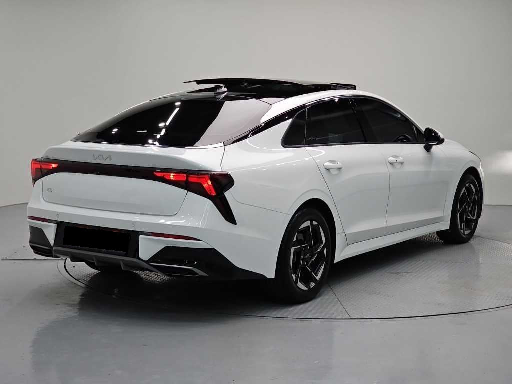 Kia K5 — photo 04