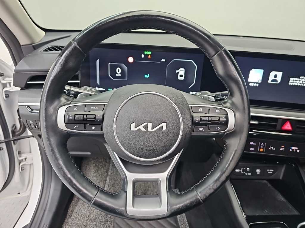 Kia K5 — photo 09