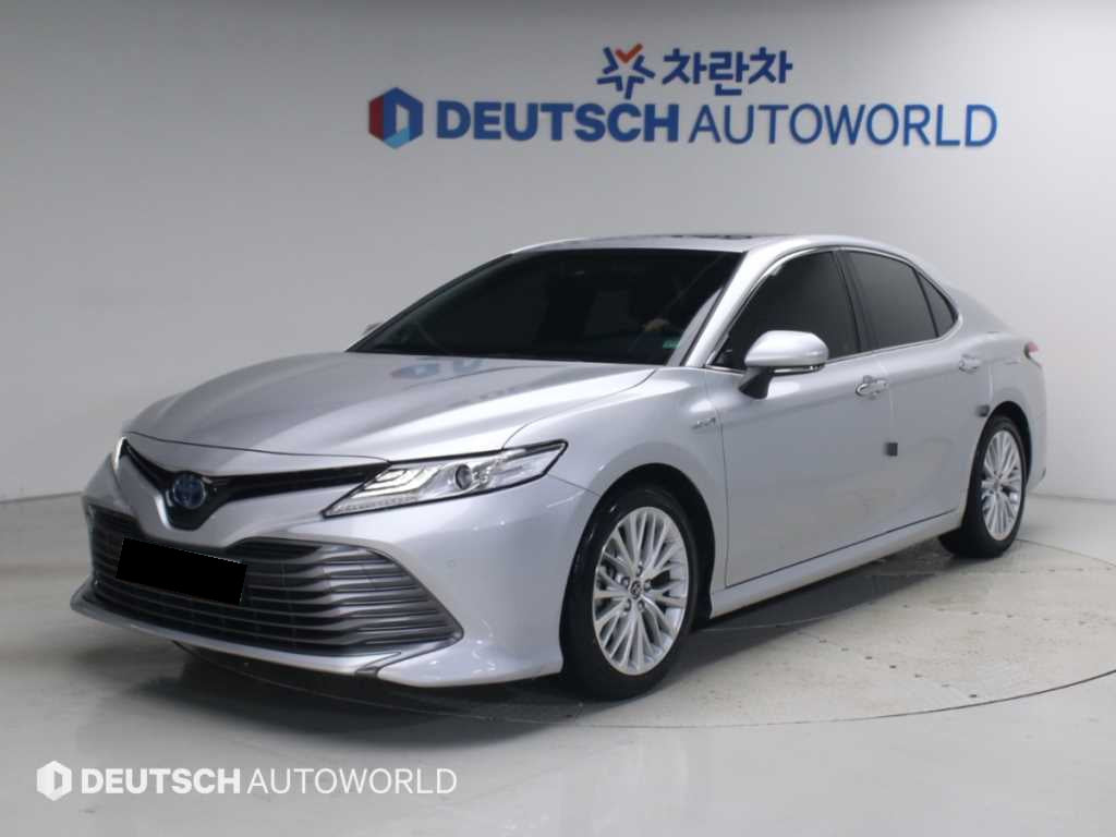 Toyota Camry — photo 01
