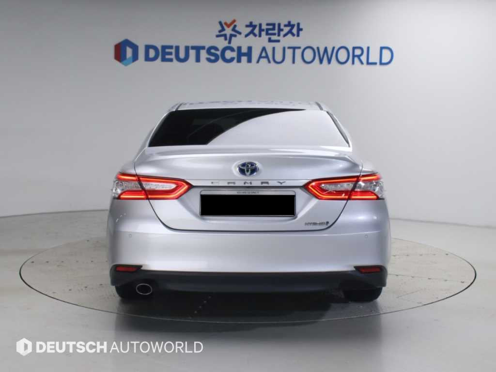 Toyota Camry — photo 04