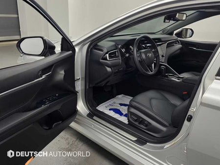 Toyota Camry — photo 11
