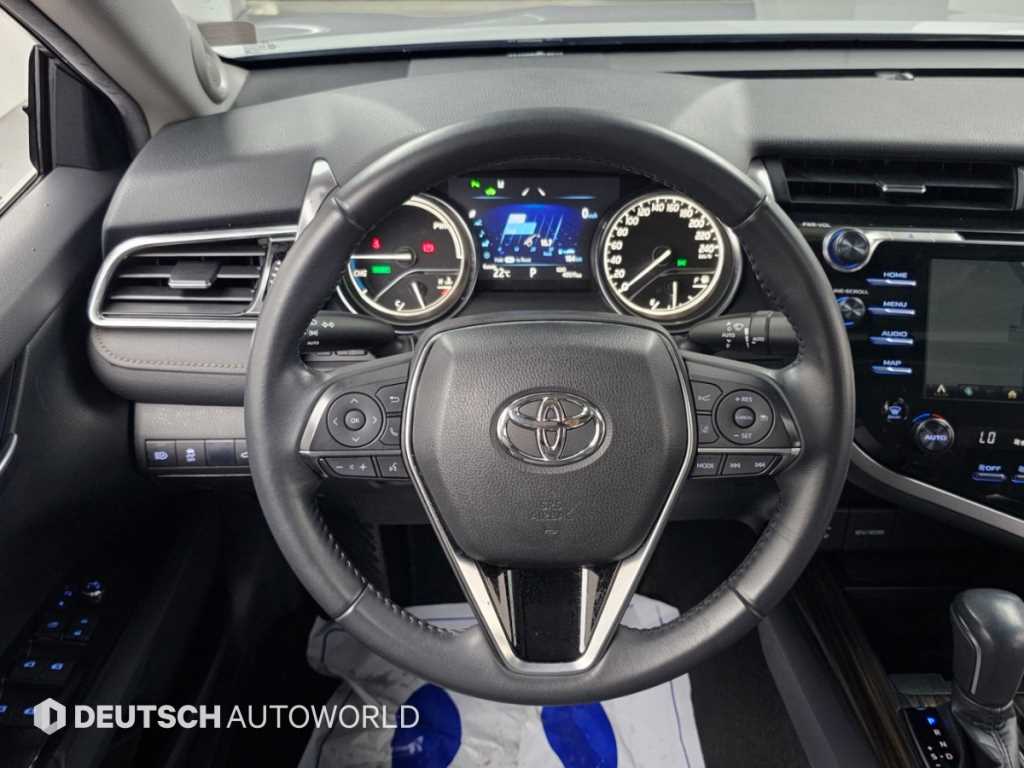 Toyota Camry — photo 13