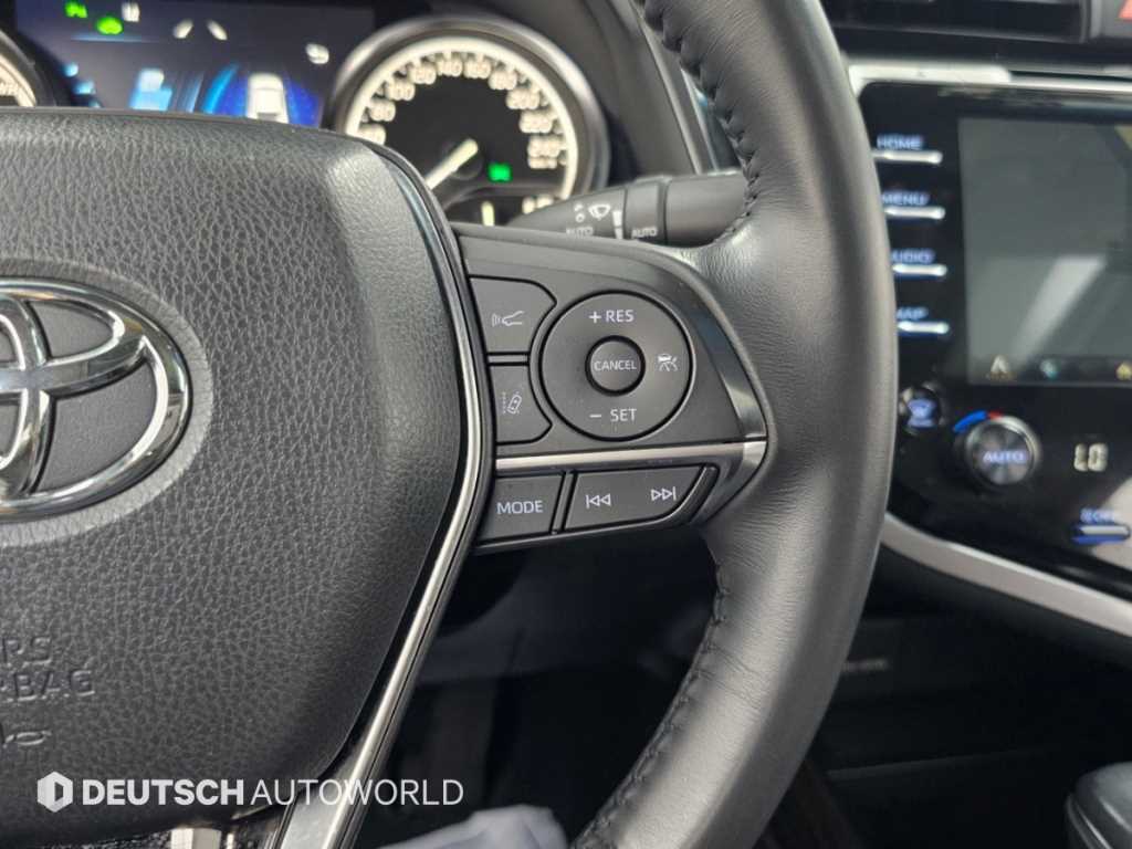 Toyota Camry — photo 17