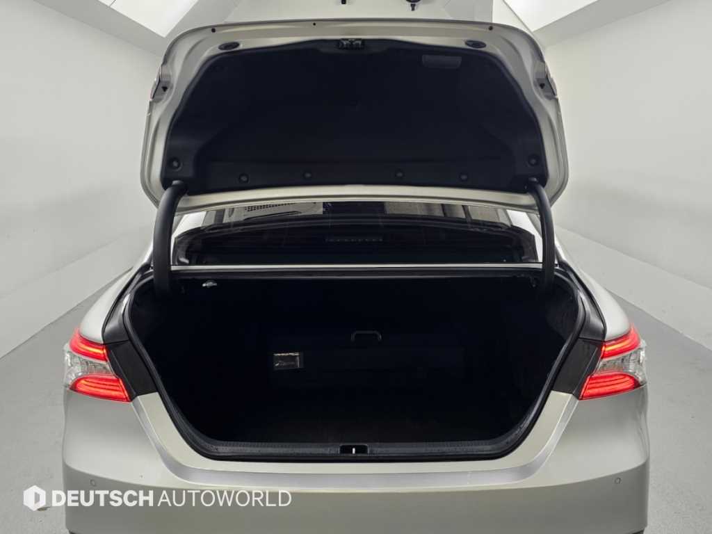 Toyota Camry — photo 19