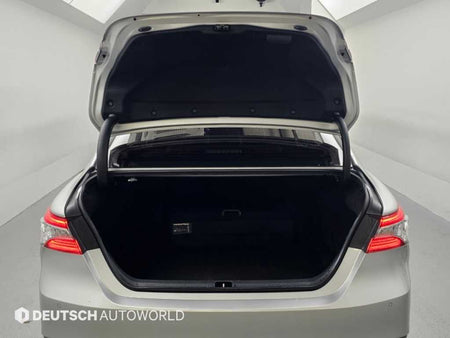 Toyota Camry — photo 19