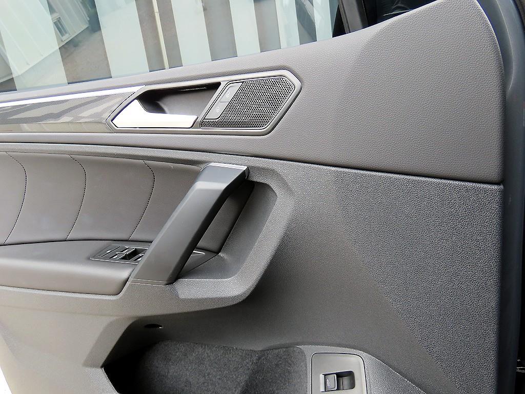 Volkswagen Tiguan — photo 11
