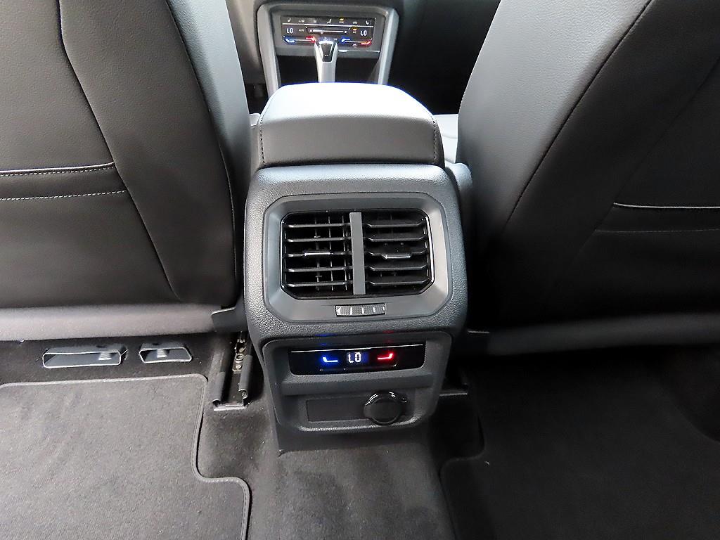 Volkswagen Tiguan — photo 14