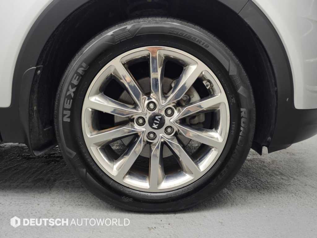Kia Sorento — photo 05