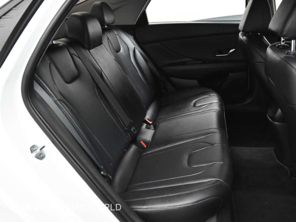 Hyundai AVANTE — photo 12