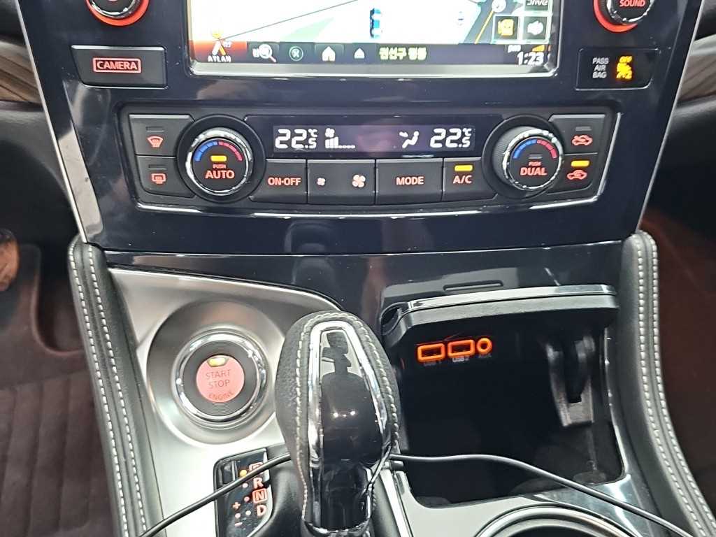 Nissan Maxima — photo 10