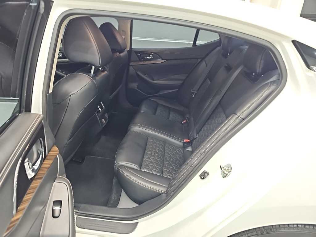 Nissan Maxima — photo 12