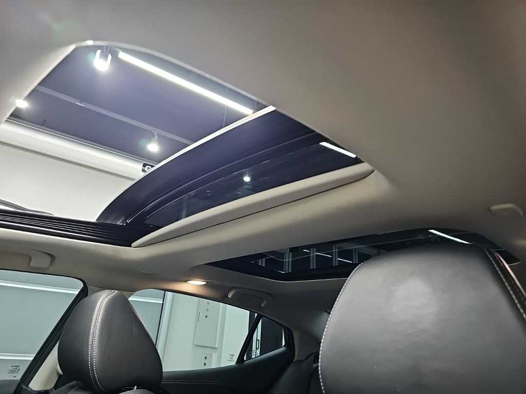 Nissan Maxima — photo 13