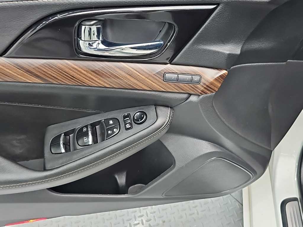 Nissan Maxima — photo 16