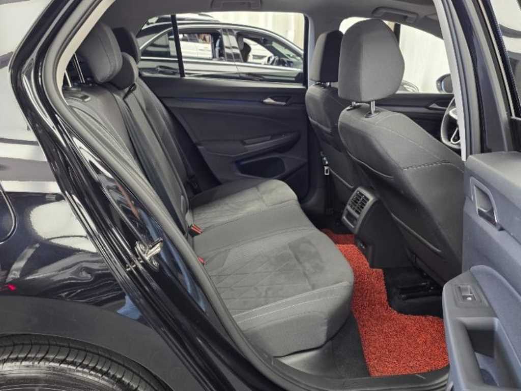 Volkswagen Golf — photo 12
