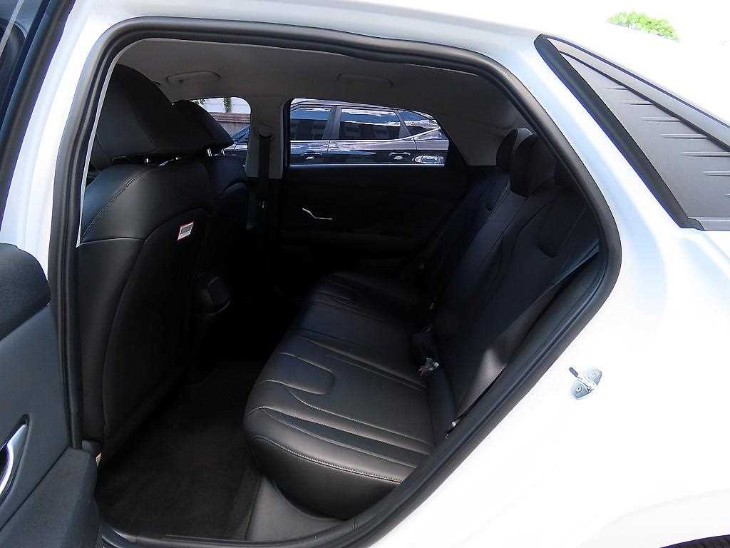 Hyundai AVANTE — photo 06