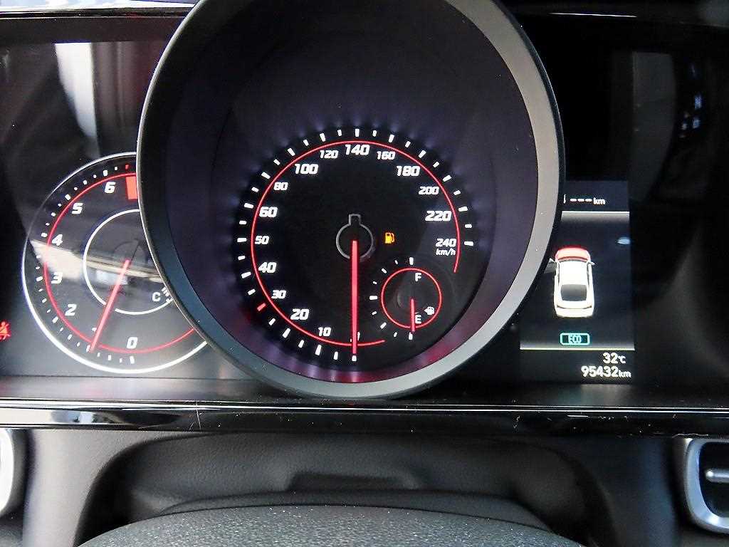 Hyundai AVANTE — photo 09