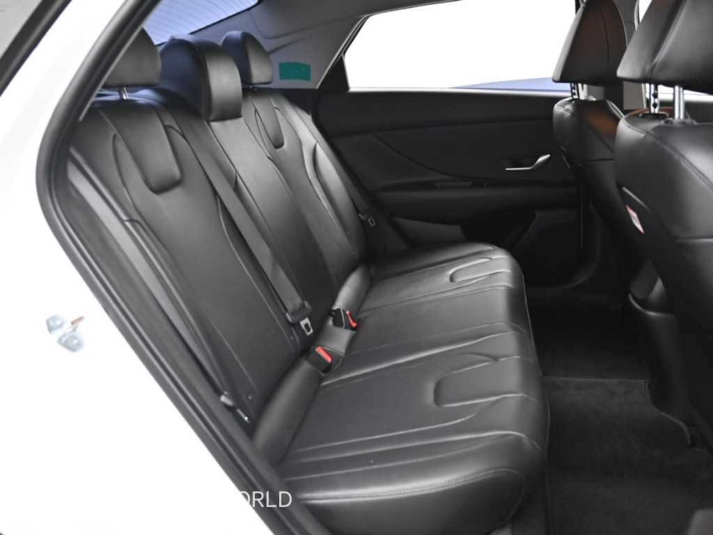 Hyundai AVANTE — photo 12
