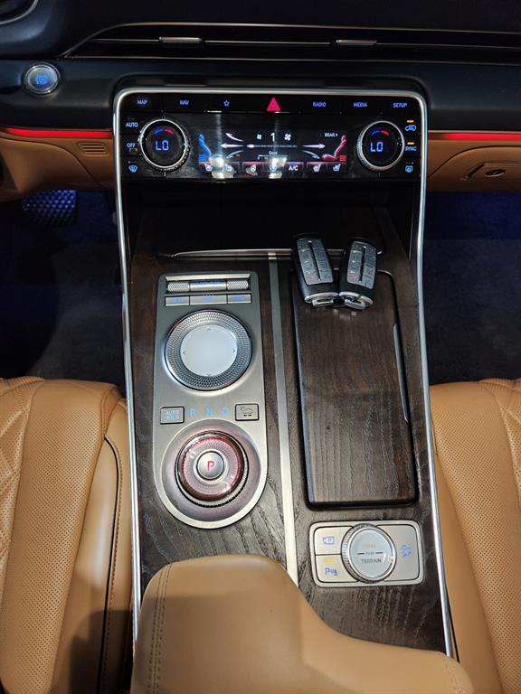 Genesis GV80 — photo 15