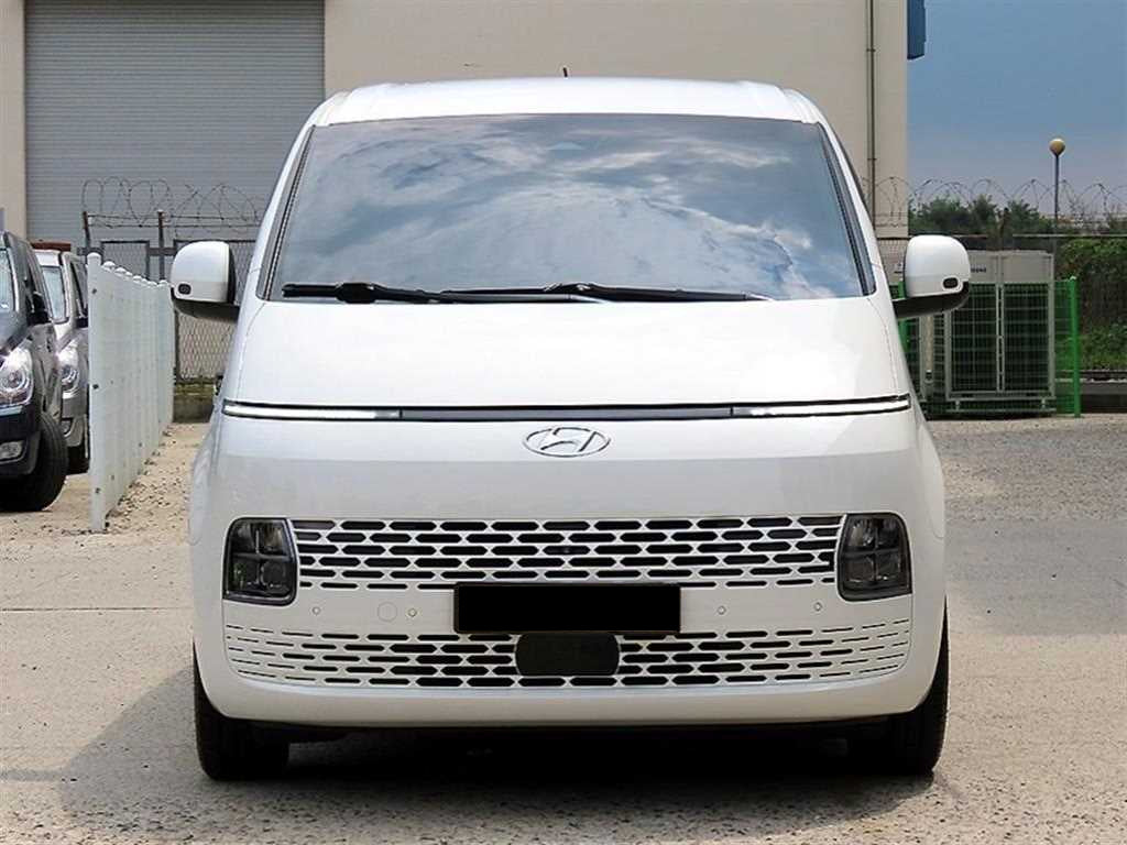 Hyundai Staria — photo 01