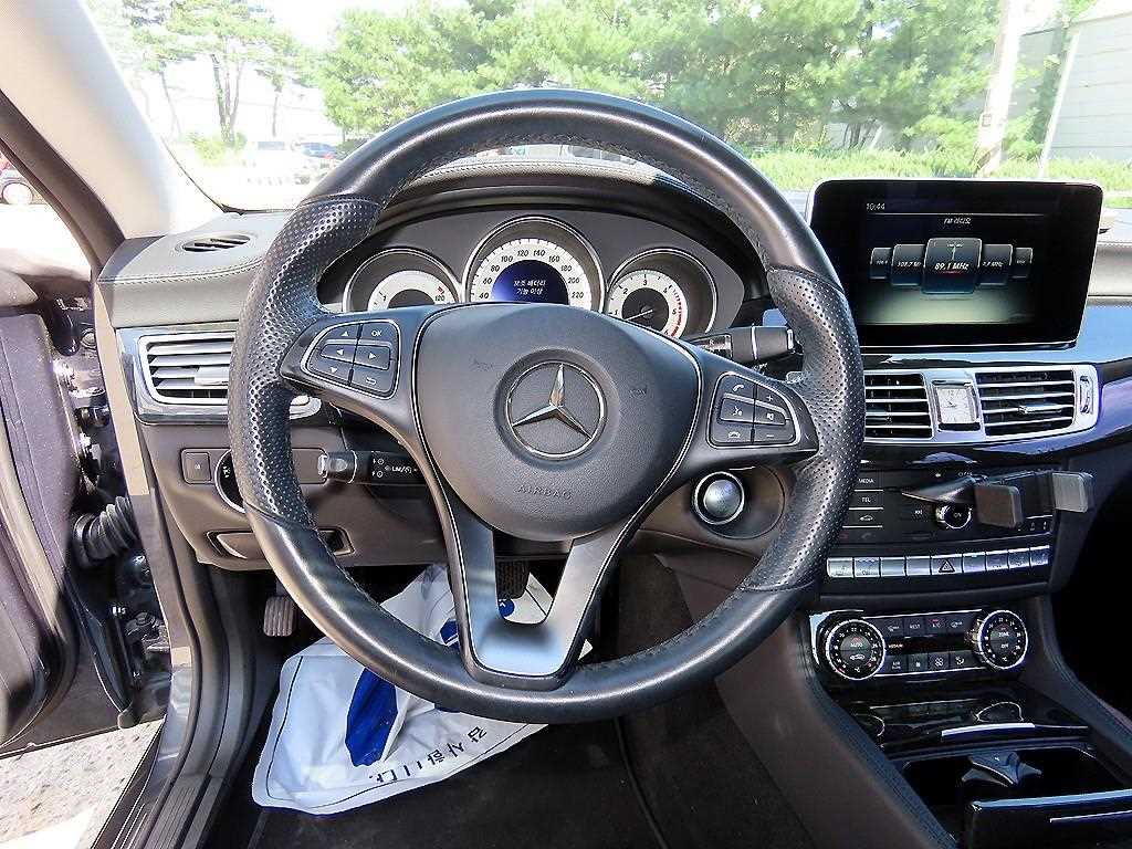 Mercedes-Benz CLS-Class — photo 08