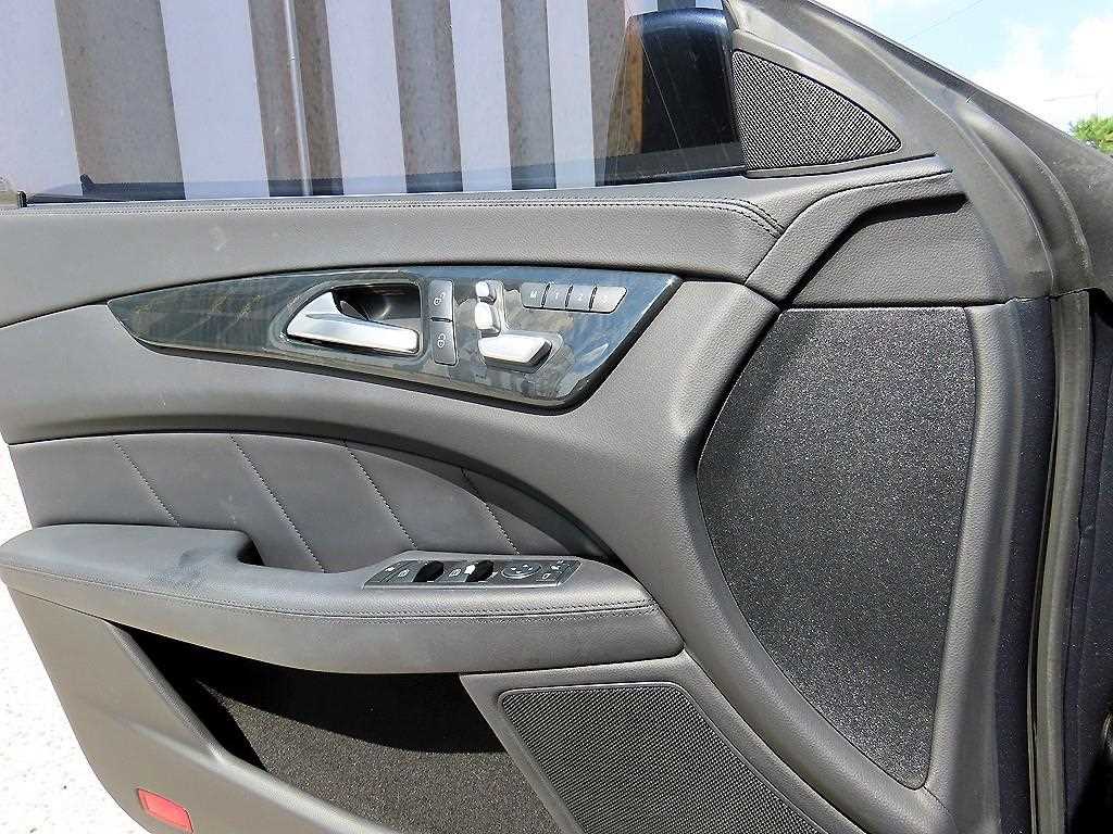 Mercedes-Benz CLS-Class — photo 11
