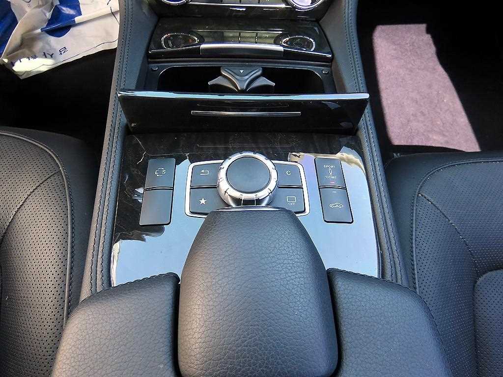Mercedes-Benz CLS-Class — photo 13