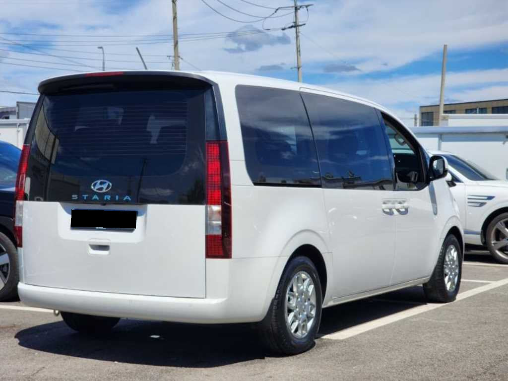 Hyundai Staria — photo 02