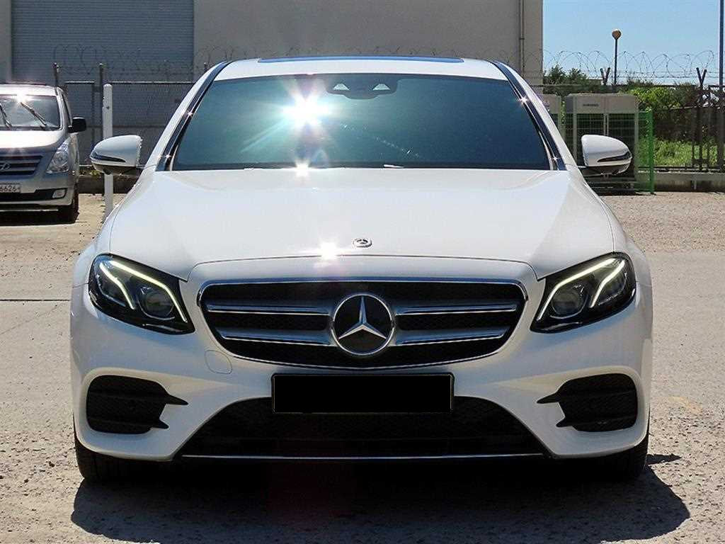 Mercedes-Benz E-Class — photo 01