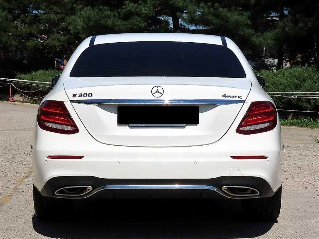 Mercedes-Benz E-Class — photo 04