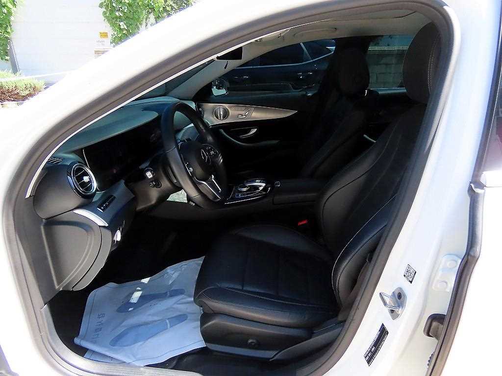 Mercedes-Benz E-Class — photo 05