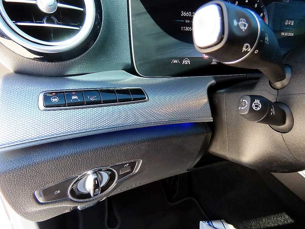 Mercedes-Benz E-Class — photo 12