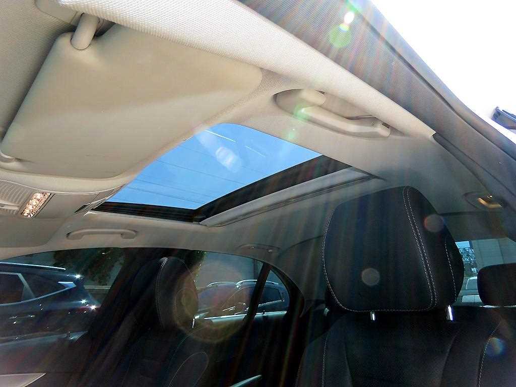 Mercedes-Benz E-Class — photo 16